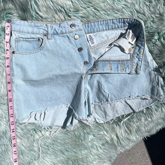 H&M High Waist Denim Shorts, Size 8 - Picture 2 of 7
